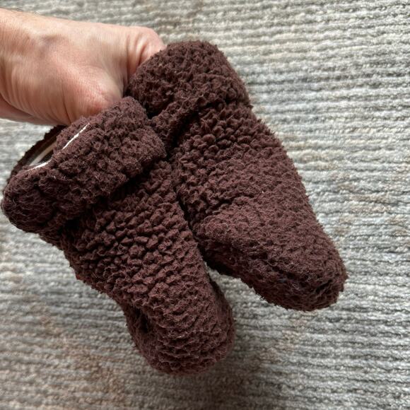 Magnificent Baby Fleece Booties Magnetic Closure Brown Fleece Fuzzy 12-18 mos - Picture 5 of 9